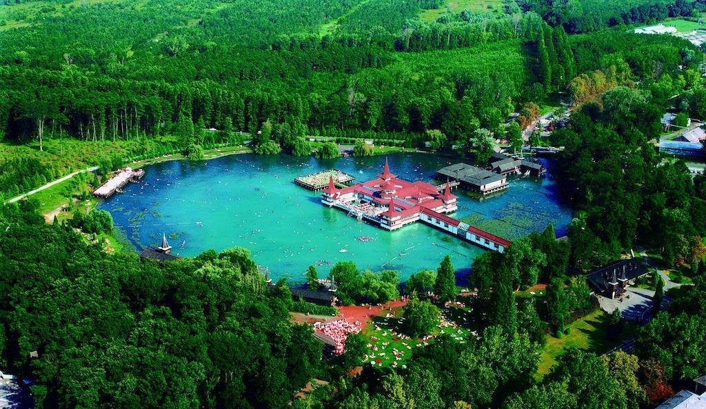 Palos Resort Zalacsány Екстериор снимка